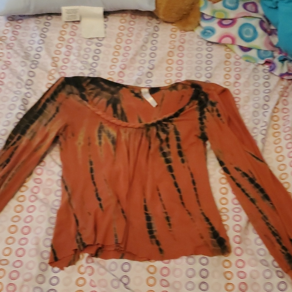 Long sleeve crop top w/ cold shoulder